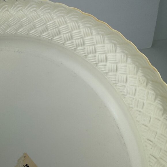 Vtg Plastic White Round Plate Basket Weave Edges Christmas Tree Imagery 11inches - Picture 8 of 14